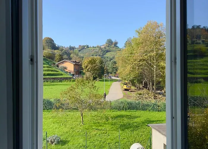 Vista Sui Colli Di Ai Piedi Di Citta Alta *